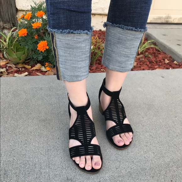 Women’s ankle strap low heel sandal - Picture 4 of 5